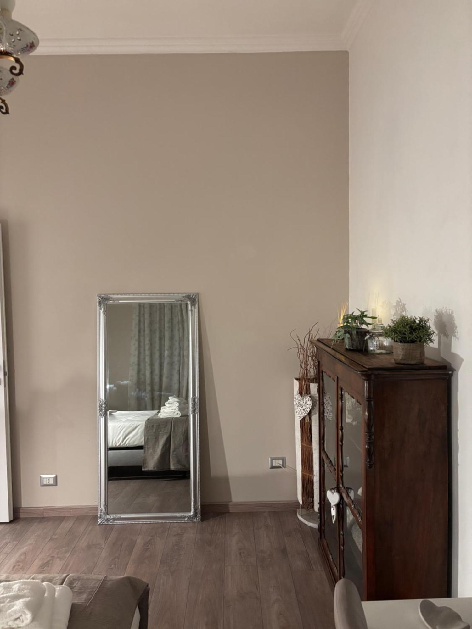 Apartment Sweet Anna Rom